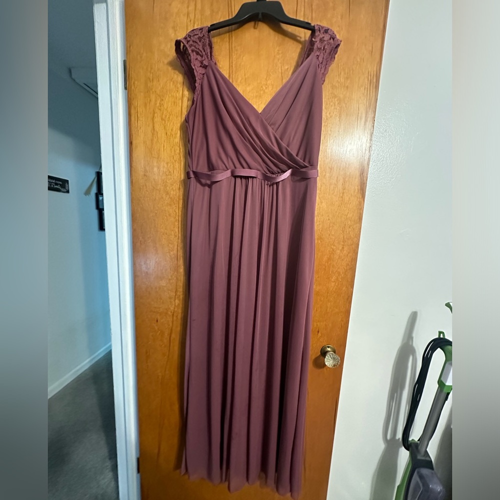 David’s Bridal Bridesmaid dress- size 14 color mauve - alerted to a 5’2” person